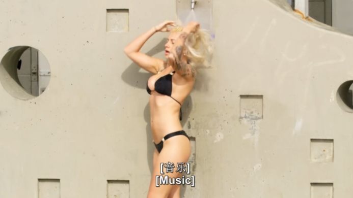 捷克街头搭讪-空气刘海黑色披肩发的大屁股肉丝秘书